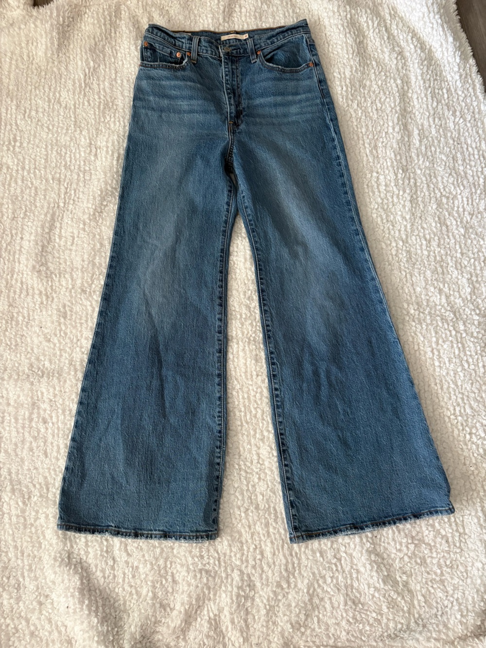 Levi’s Ribcage Bell Size 30x32 Jeans y2k